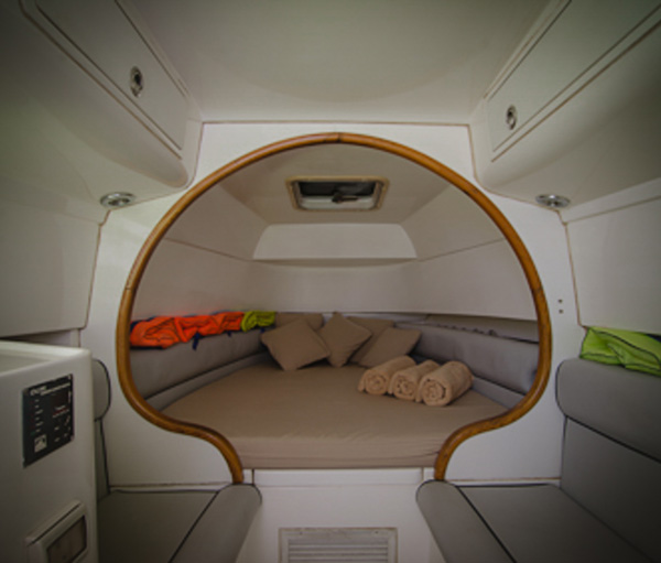 Al Dhaen 360 Wavebreaker cabin