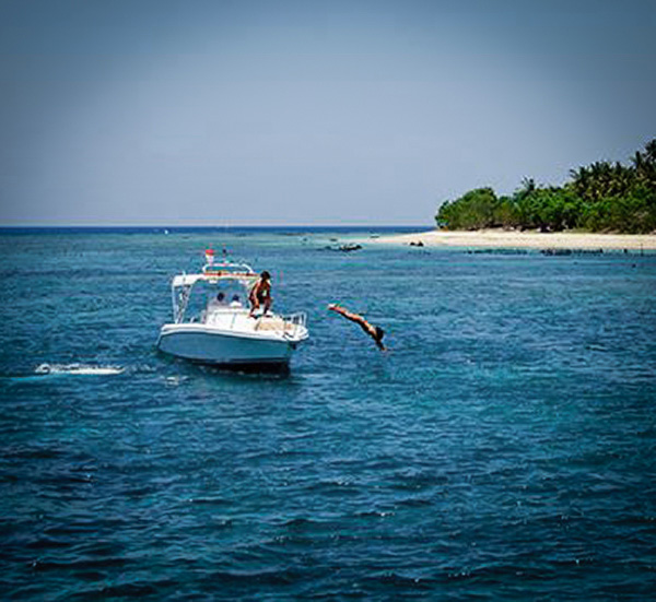 Boating Nusa Penida Cruise